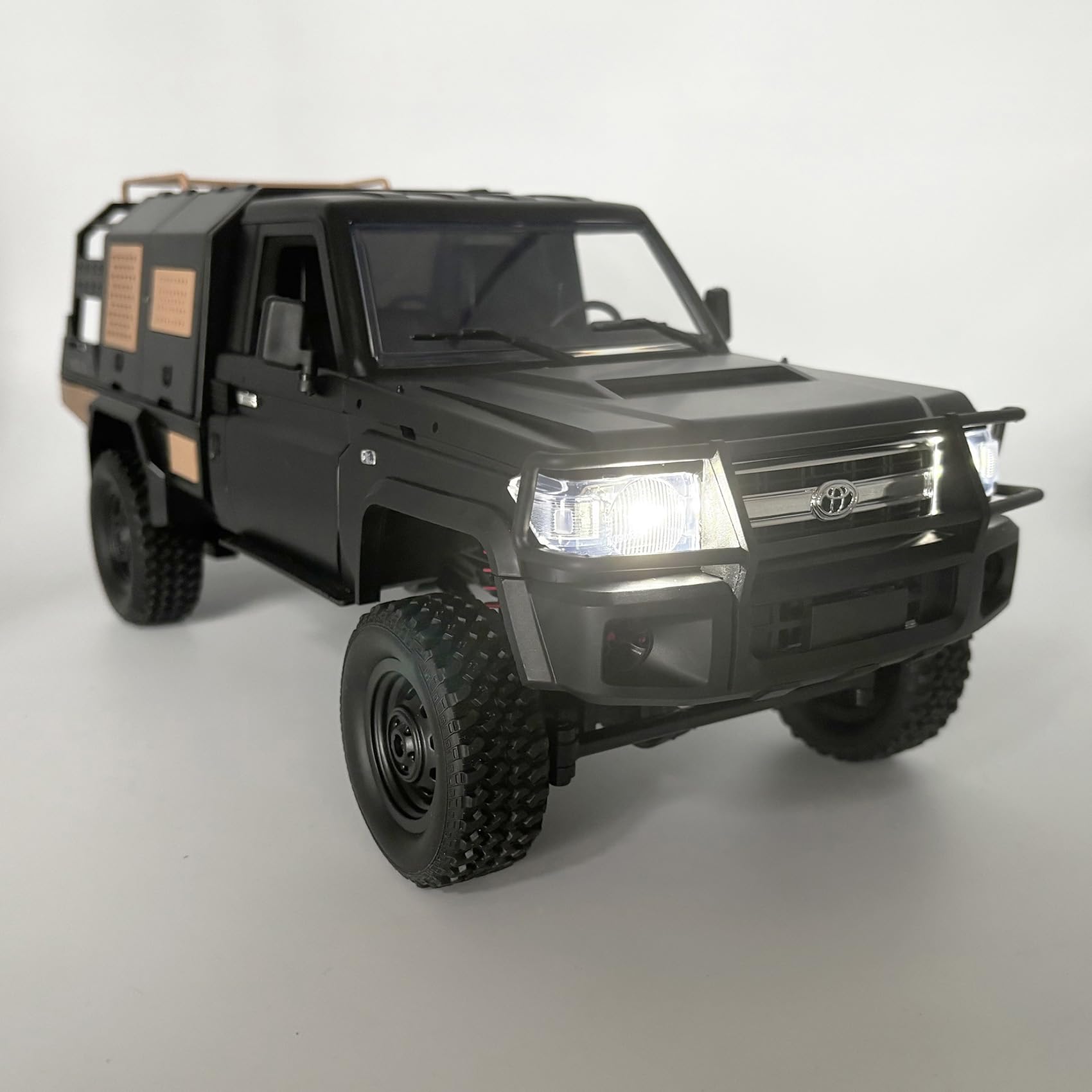 WPLDEWAN MN82S side view shows 4WD traction on terrain
