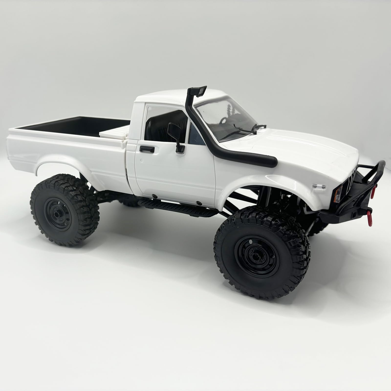 WPLDEWAN C24-1 off-road climb captures rugged adventure moments.