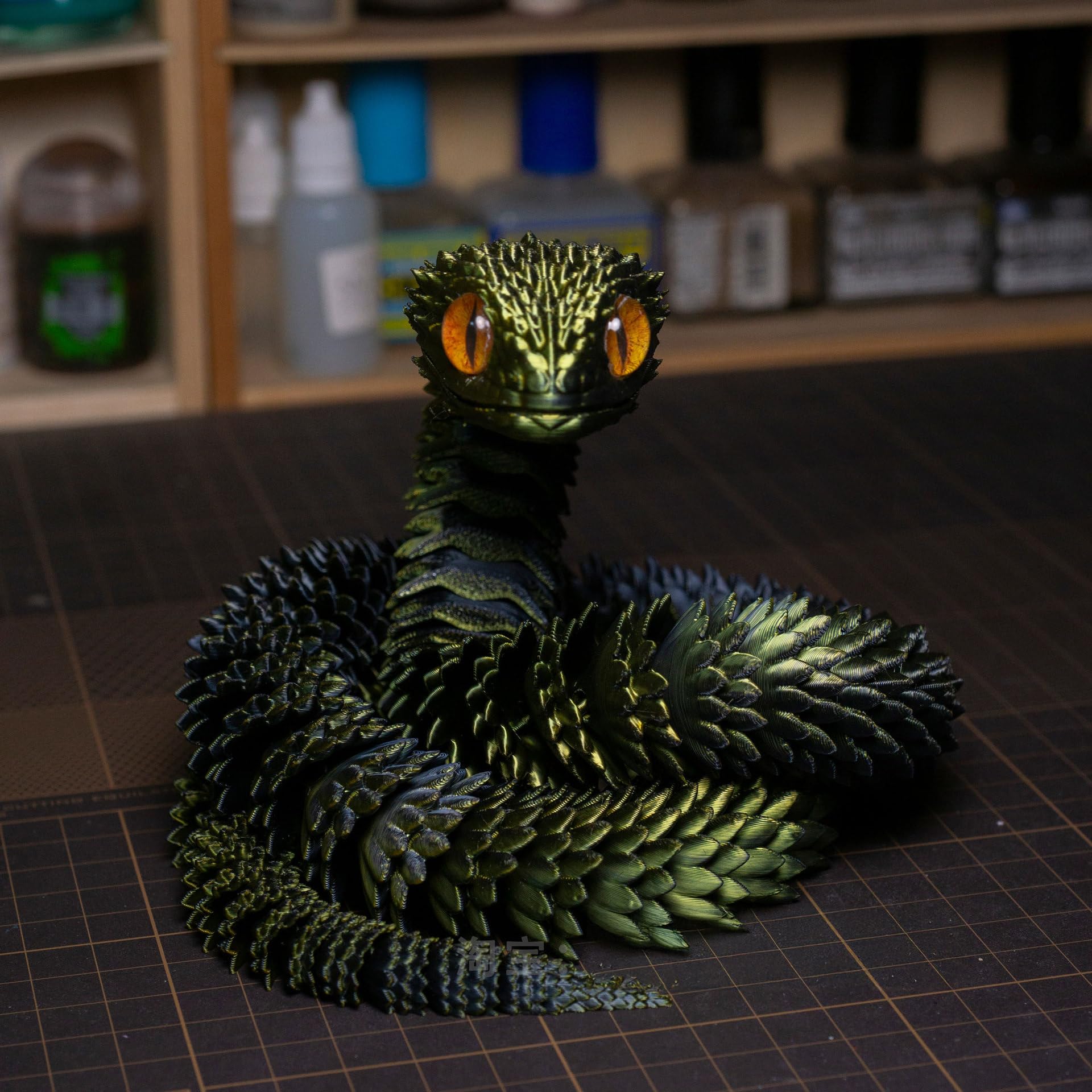 WUQIREN red-gold finish snake enhances vibrant decor and gift appeal.