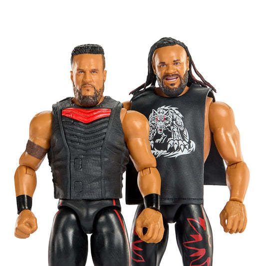WWE Main Event Showdown accessory included for versatile display and play scenarios.