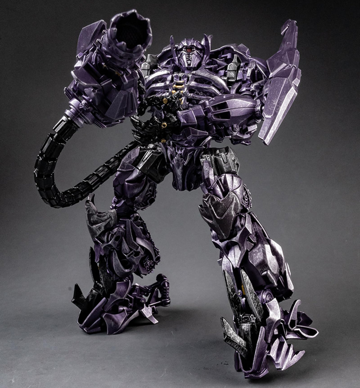 Xillzhe Deformation Robot Toy in robot mode for imaginative play and fine motor skills.
