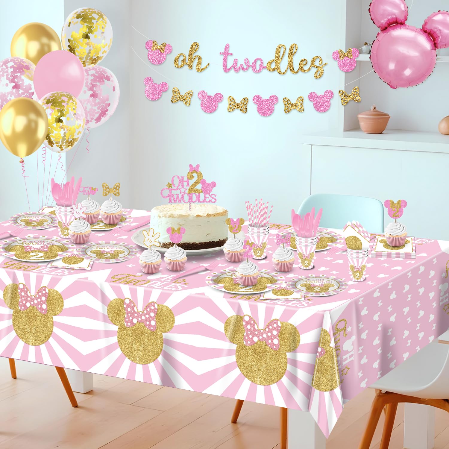 XSOOH Oh Twodles balloons brighten the party space and photo moments.