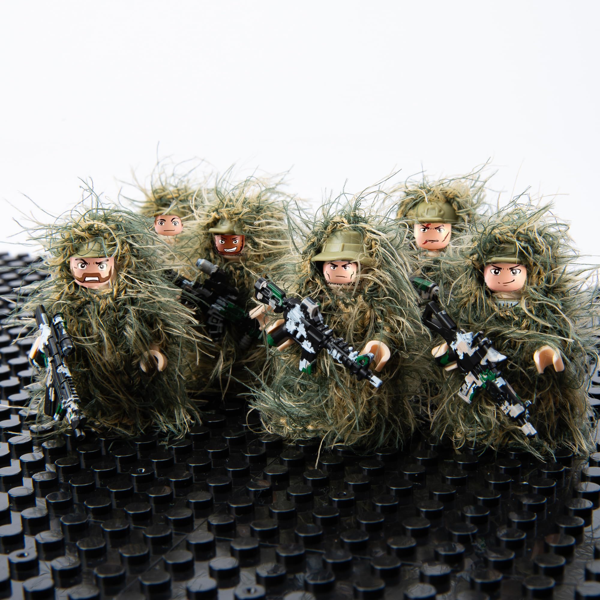 Yanscian group of soldier figures in dynamic poses for jungle play