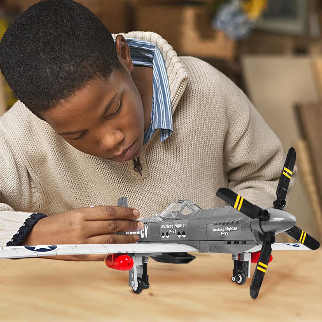 YBLOCK P51 Mustang model captures aviation history for imaginative battles.
