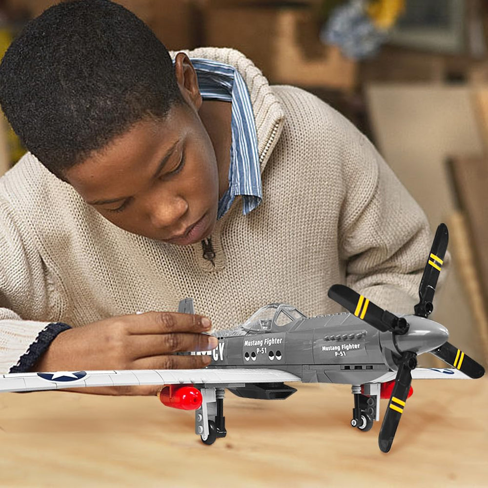 YBLOCK P51 Mustang model captures aviation history for imaginative battles.