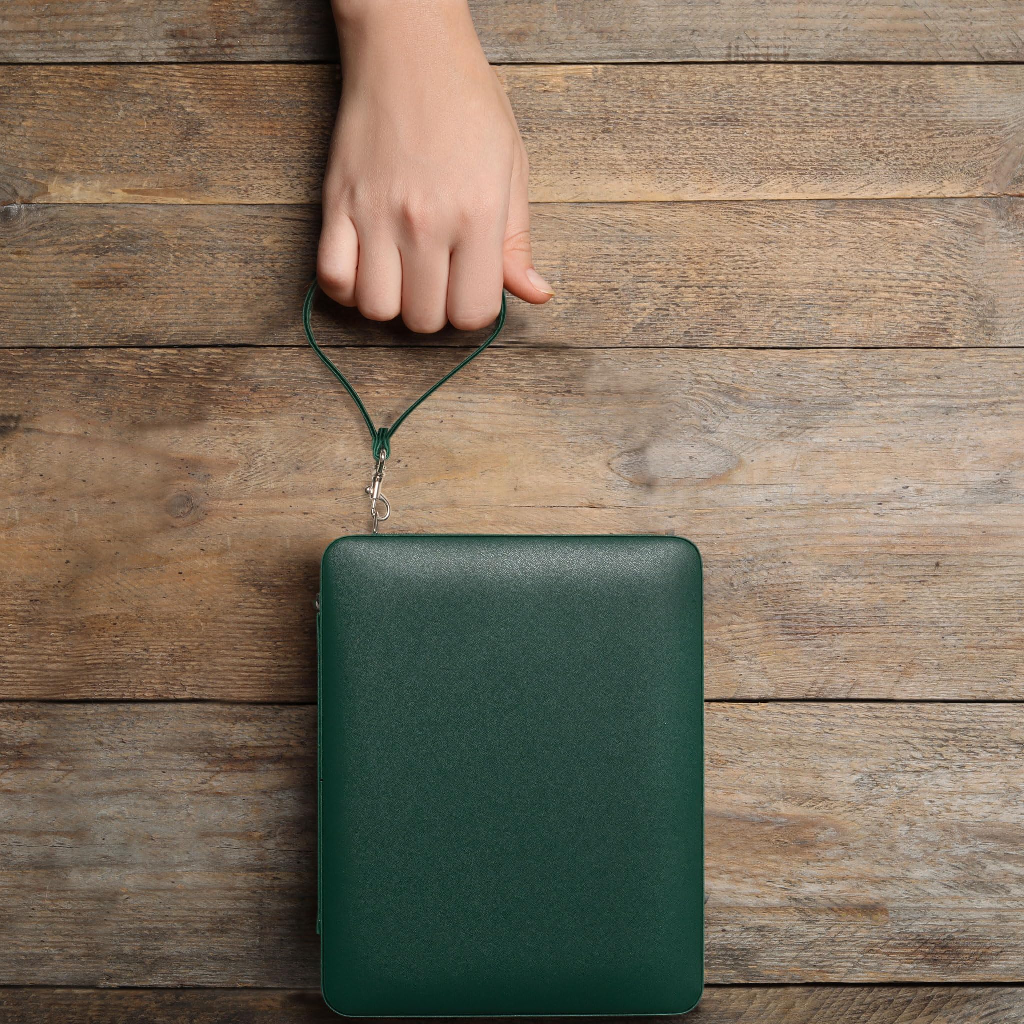 Yellow Mountain Imports sea green and beige design adds stylish appeal.