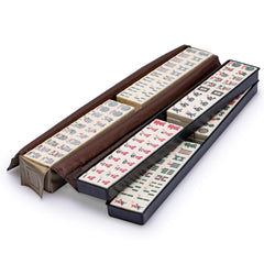 Wind indicator and dice for authentic mahjong gameplay