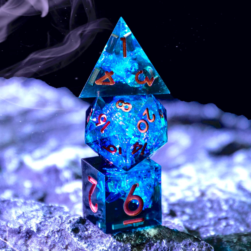 YEMEKO Sharp Edge DND dice set on gaming table supports immersive RPG sessions.