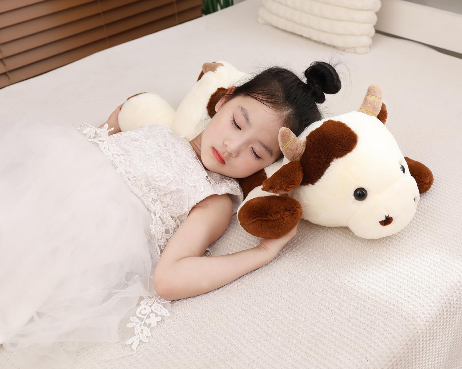 YESGIRL cow weighted plush eyes and nostrils emphasize adorable, huggable design.