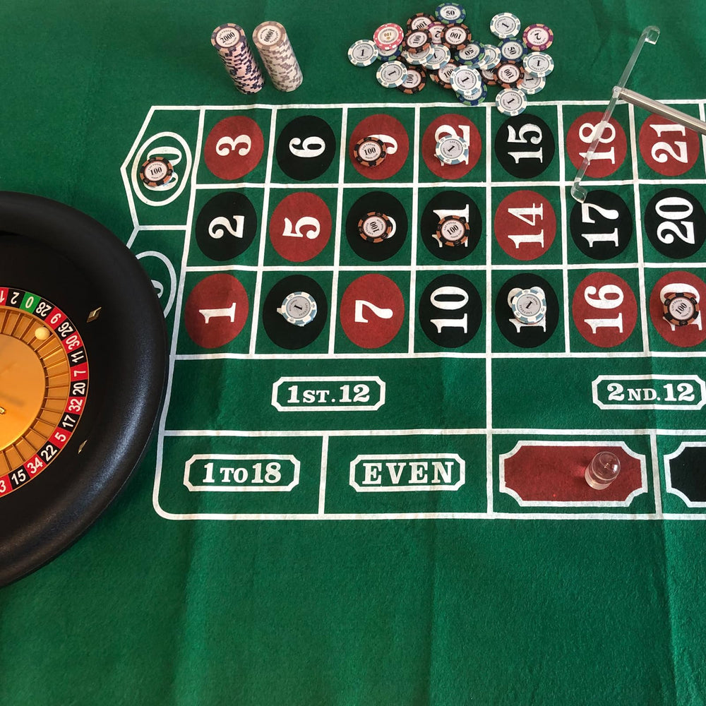 Lightweight YH Poker roulette layout; easy to carry for travel and events.