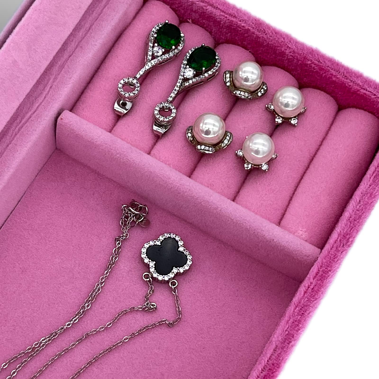 Yikko lined compartment keeps rings and earrings organized for 1:6 dolls.