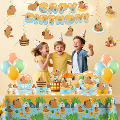 Yingoto capybara cake topper adds a charming focal point to the cake.