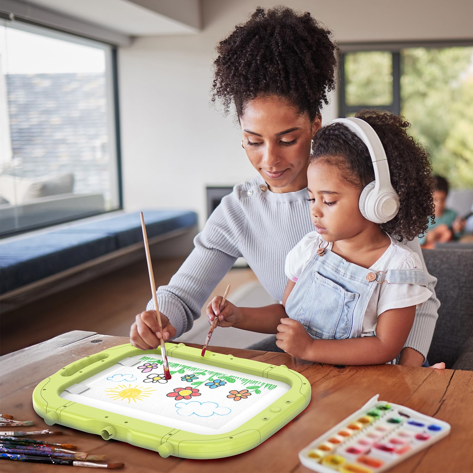 Ylovetoys Easel makes a great gift for kids on holidays.