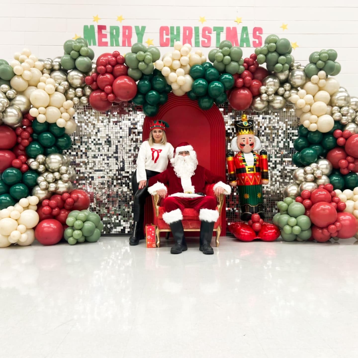 YMSZ Christmas arch color-scheme close-up with red, green, gold for a vibrant setup.