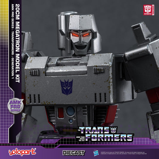YOLOPARK Megatron figure articulated pose options for dynamic photography.