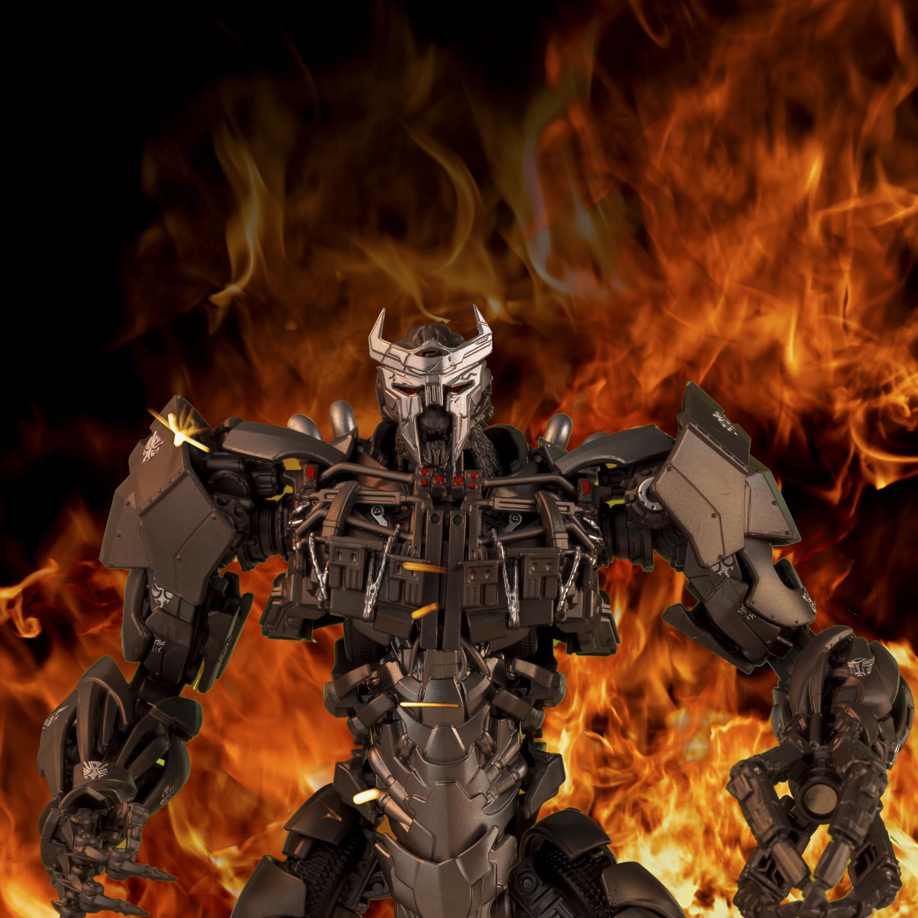 YOLOPARK Scourge articulated joints enable smooth 360-degree head rotation and wide leg range.