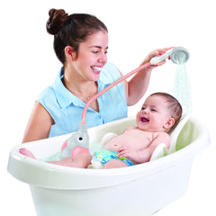 Newborn-friendly Yookidoo bath rinser ready for tub setup