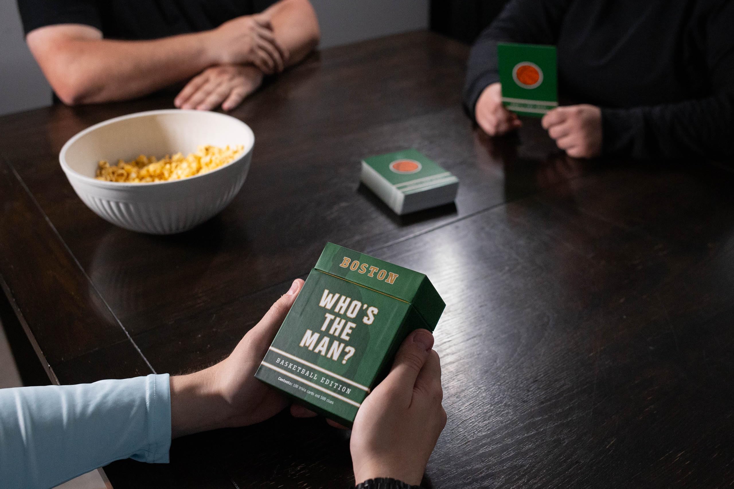 You Gotta Know Who’s The Man? Example play shows how clues introduce players.