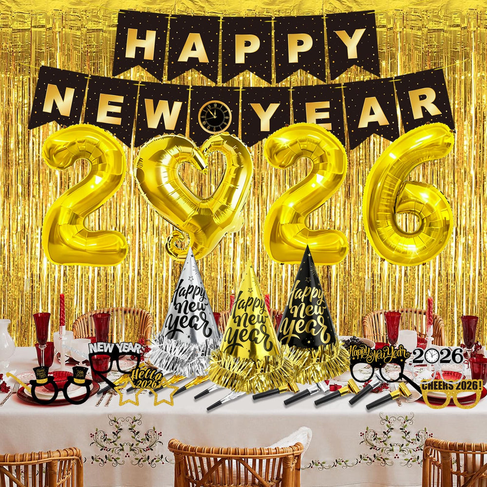 YQUQWN 2026 gold foil balloon provides a dramatic photo focal point.
