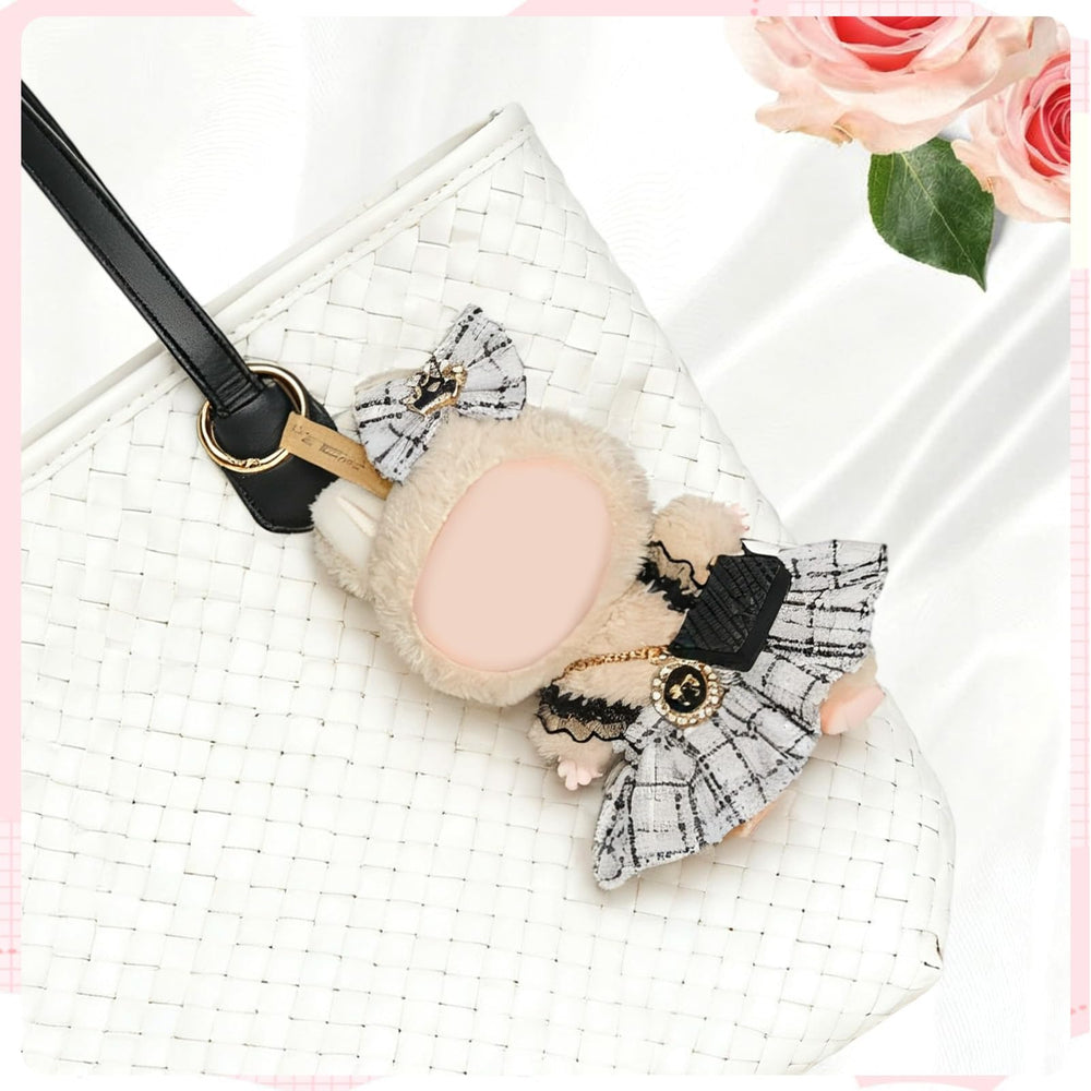 Yrlisfon doll camera charm for storytelling and photo-ready looks.