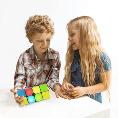 Yudngli lights color puzzle for on-the-go brain challenges.