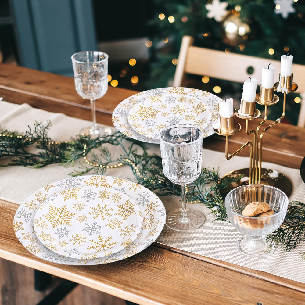 Yungyan Christmas table decor in gold, perfect for themed celebrations