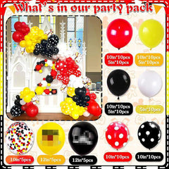 Yusino Oh Twodles highchair banner enhances the party seating area