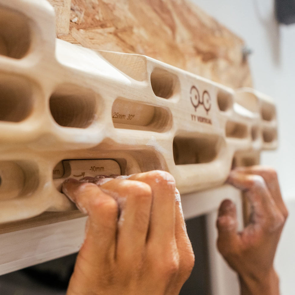 YY Vertical Hangboard weighs 1.685 kg for sturdy portability.