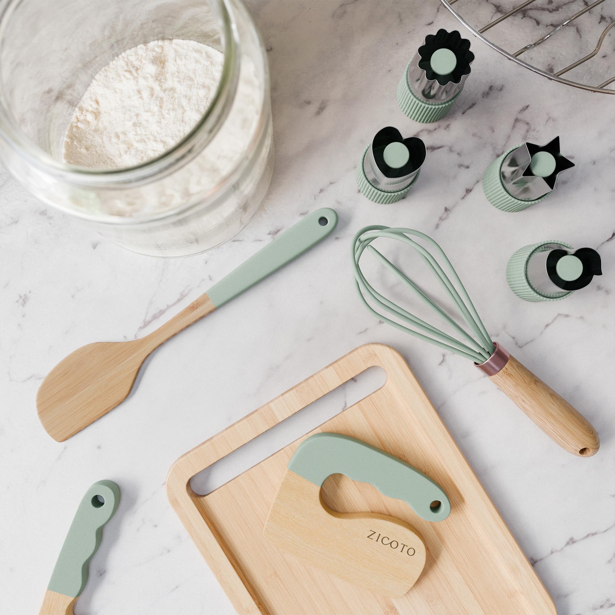 ZICOTO rolling pin and spatulas enable precise kid sized baking