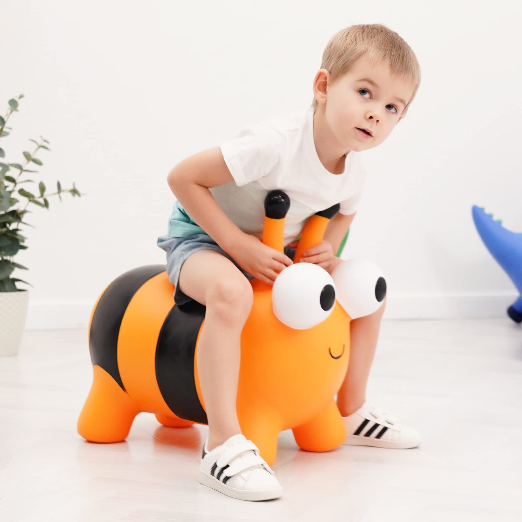 ZOOJOY Bee Bouncy Hopper soft materials close-up showcasing skin-friendly feel