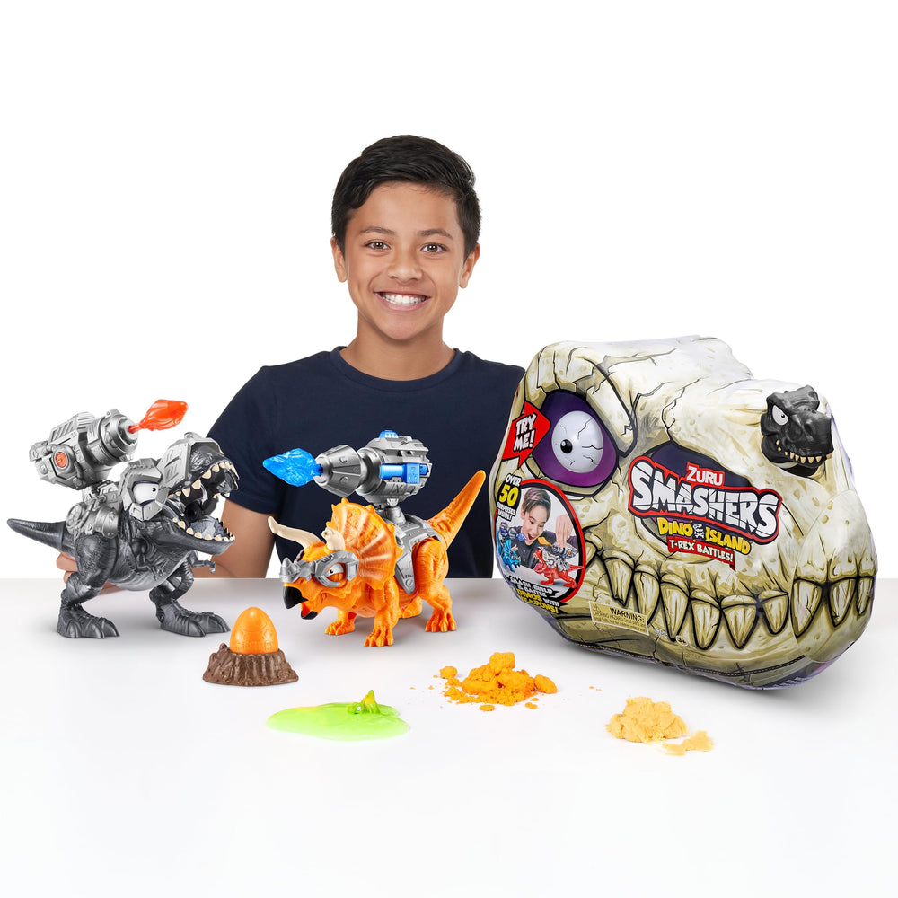 ZURU SMASHERS Skull lights up during action-packed battles.